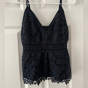 ‼️moving‼️needs to go ASAP‼️ navy laced Abercrombie tank top (size M)